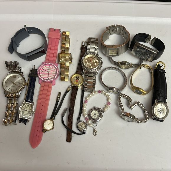 Timex Accessories - Assorted Watches Used Not Working For Parts Or Pieces lot 287